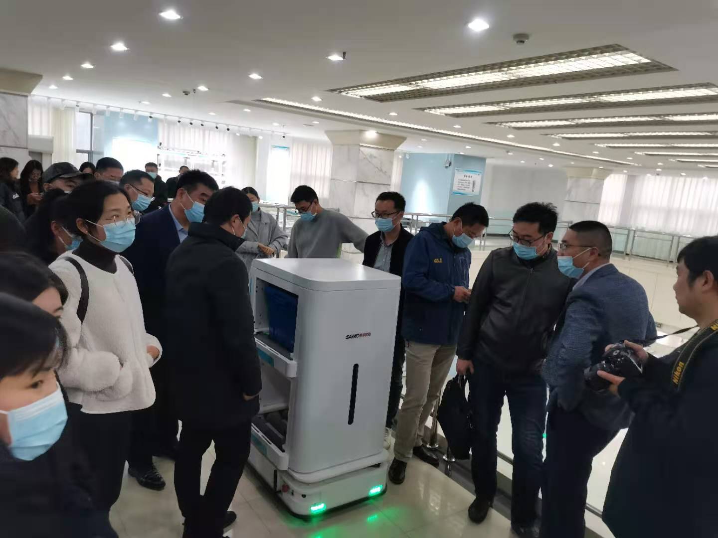 智慧醫院“ＡＭＲ中型物流小車”