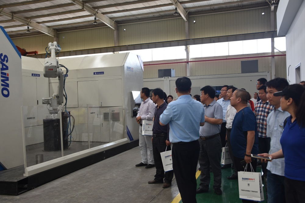 賽摩制樣機器人